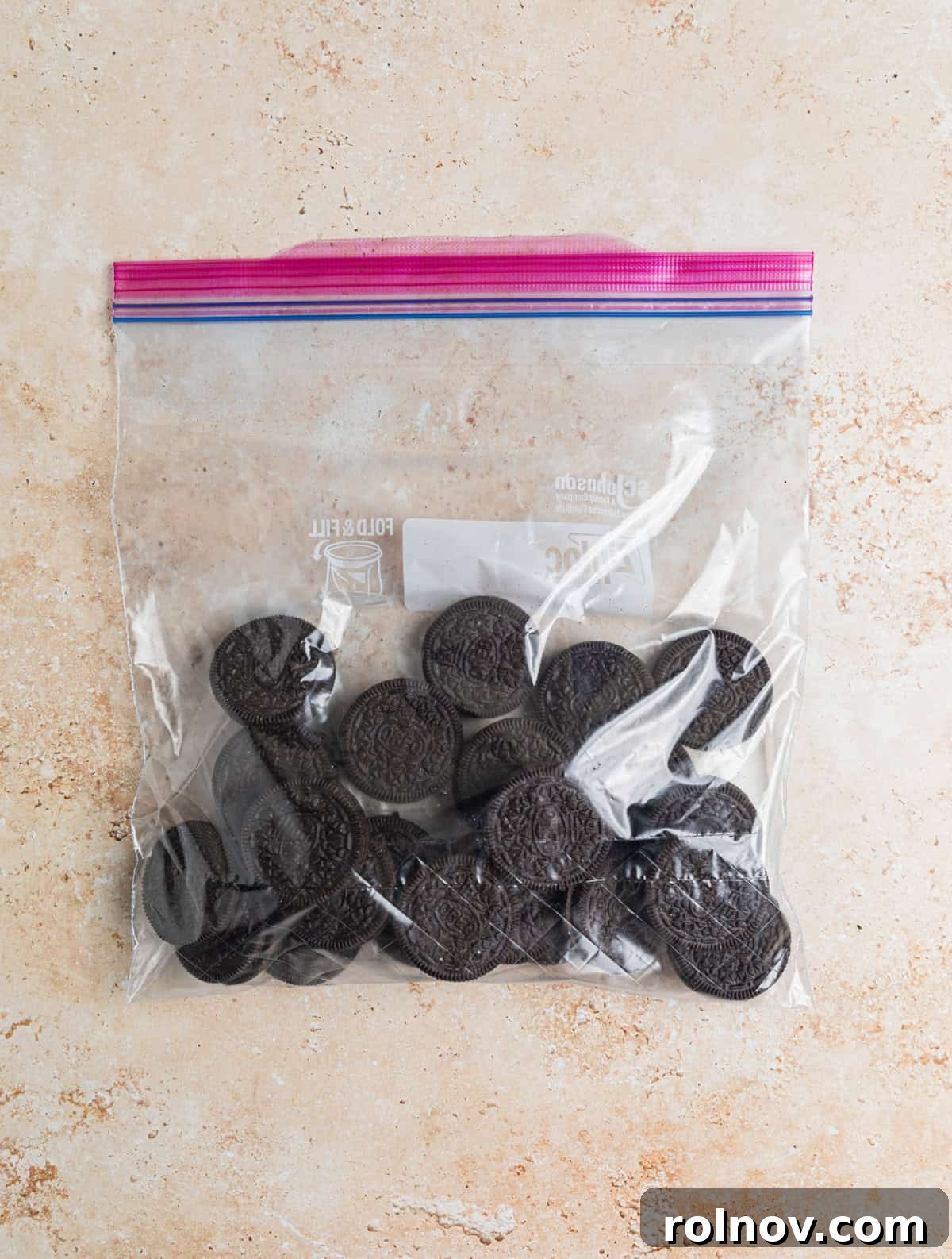 Effortless Oreo Cheesecake Treats 4 Oreo cookies placed inside a clear plastic ziplock bag, ready for crushing.